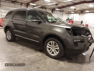2018 Ford Explorer XLT z VIN 1FM5K8D83JGB43172, wystawiony jako IAAI lot #42337827 z przebiegiem 113 730 mil mil oraz . Historia ofert i sprzedaży dostępna na DreamBid. Obrazek 1.