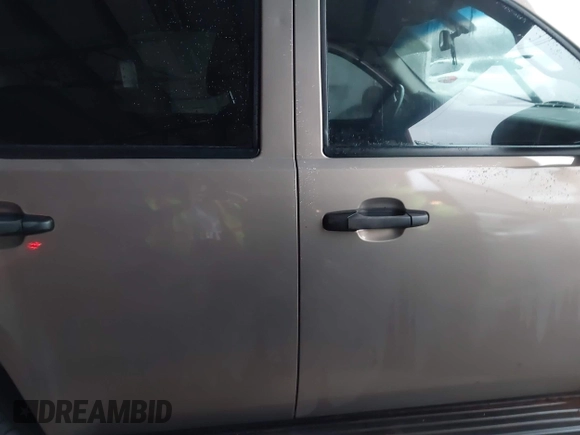 2007 Chevrolet Tahoe LTZ с VIN 1GNFC130X7R290280, выставлен на аукционе IAAI как лот 40746392 с пробегом Не указан миль и . История ставок и продаж доступна на DreamBid. Изображение 13.