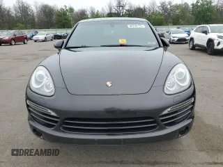 2012 Porsche Cayenne z VIN WP1AA2A21CLA11779, wystawiony jako Copart lot #60248175 z przebiegiem 131 748 mil mil oraz Szkoda całkowita • Salvage title. Historia ofert i sprzedaży dostępna na DreamBid. Obrazek 5.