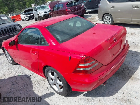 2002 Mercedes-Benz SLK 320 z VIN WDBKK65F22F254147, wystawiony jako IAAI lot #42017888 z przebiegiem 100 094 mil mil oraz . Historia ofert i sprzedaży dostępna na DreamBid. Obrazek 3.
