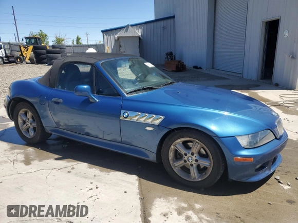 2000 BMW Z3 2.5 z VIN 4USCH9344YLG03131, wystawiony jako Copart lot #57915345 z przebiegiem 95 768 mil mil oraz Szkoda całkowita • Salvage title. Historia ofert i sprzedaży dostępna na DreamBid. Obrazek 4.