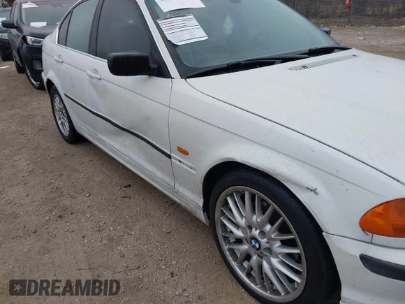 2000 BMW 3 Series 328i with VIN WBAAM5341YFR20178, listed as a IAAI auction lot 41477979 with 151,328 mi miles. Bid and sale history available at carsss.com. Image 6.