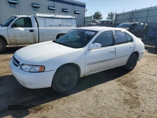 1998 Nissan Altima XE z VIN 1N4DL01D3WC105980, wystawiony jako Copart lot #53169215 z przebiegiem 226 481 mil mil oraz Szkoda całkowita • Salvage title. Historia ofert i sprzedaży dostępna na DreamBid. Obrazek 1.