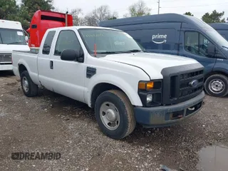 2008 Ford Super Duty F-250 SRW XL with VIN 1FTNX20568EE42238, listed as a IAAI auction lot 41842277 with 180,699 mi miles. Bid and sale history available at carsss.com. Image 1.