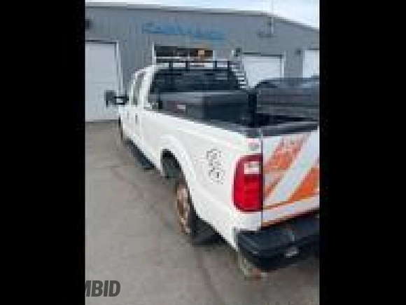 2011 Ford Super Duty F-250 SRW XL with VIN 1FT7W2B62BEC07974, listed as a IAAI auction lot 42185735 with 272,345 mi miles. Bid and sale history available at carsss.com. Image 1.