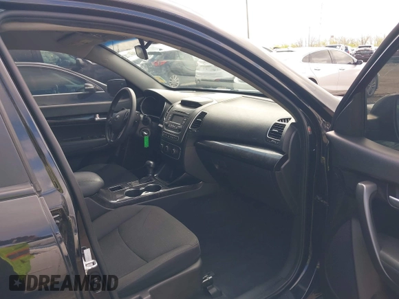 2014 Kia Sorento LX with VIN 5XYKTCA6XEG466573, listed as a IAAI auction lot 42092207 with 157,925 mi miles and . Bid and sale history available at carsss.com. Image 5.