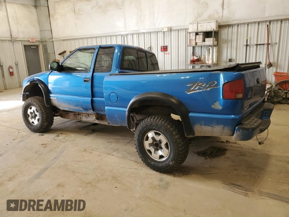 2001 Chevrolet S-10 LS with VIN 1GCCT19W418122235, listed as a Copart auction lot 50587305 with 212,072 mi miles and Non Repairable. Bid and sale history available at carsss.com. Image 2.