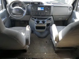 2013 Ford Econoline Passenger XL z VIN 1FBSS3BLXDDB07751, wystawiony jako Copart lot #54320155 z przebiegiem 177 443 mil mil oraz Szkoda całkowita • Salvage title. Historia ofert i sprzedaży dostępna na DreamBid. Obrazek 8.