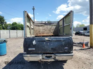 2004 Ford F-250 XL z VIN 1FTNX21P94EC33909, wystawiony jako Copart lot #55983665 z przebiegiem 243 869 mil mil oraz Czysty tytuł • Clean title. Historia ofert i sprzedaży dostępna na DreamBid. Obrazek 6.