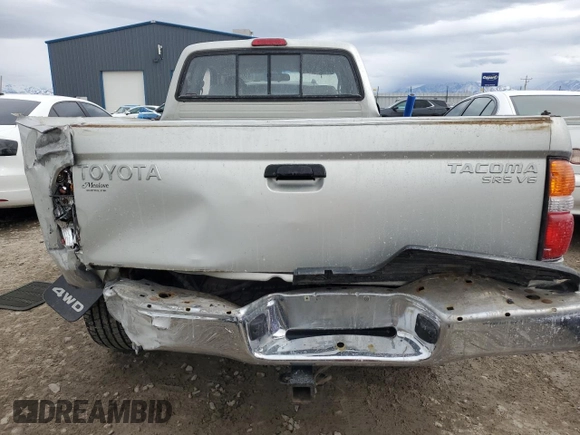 2004 Toyota Tacoma z VIN 5TEWN72NX4Z405026, wystawiony jako Copart lot #49938535 z przebiegiem 171 082 mil mil oraz Szkoda całkowita • Salvage title. Historia ofert i sprzedaży dostępna na DreamBid. Obrazek 6.