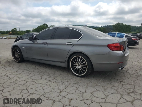2013 BMW 5 Series 528i xDrive z VIN WBAXH5C52DD107185, wystawiony jako Copart lot #56582315 z przebiegiem 114 550 mil mil oraz Czysty tytuł • Clean title. Historia ofert i sprzedaży dostępna na DreamBid. Obrazek 2.