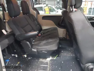 2018 Dodge Grand Caravan SE with VIN 2C4RDGBG0JR180361, listed as a IAAI auction lot 41064126 with 135,841 mi miles. Bid and sale history available at carsss.com. Image 8.