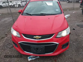 2019 Chevrolet Sonic LT z VIN 1G1JD5SB9K4135048, wystawiony jako IAAI lot #41615175 z przebiegiem 45 826 mil mil oraz . Historia ofert i sprzedaży dostępna na DreamBid. Obrazek 13.