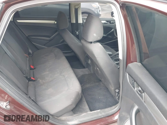 2014 Volkswagen Passat S z VIN 1VWAP7A37EC018810, wystawiony jako IAAI lot #40968457 z przebiegiem 102 606 mil mil oraz . Historia ofert i sprzedaży dostępna na DreamBid. Obrazek 8.