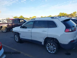 2019 Jeep Cherokee Latitude with VIN 1C4PJMCX0KD104155, listed as a IAAI auction lot 40647860 with 125,802 mi miles. Bid and sale history available at carsss.com. Image 14.