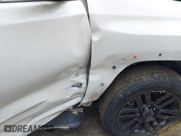 2018 Toyota 4Runner SR5 z VIN JTEBU5JR2J5563719, wystawiony jako IAAI lot #41795840 z przebiegiem Nie podano mil oraz . Historia ofert i sprzedaży dostępna na DreamBid. Obrazek 6.