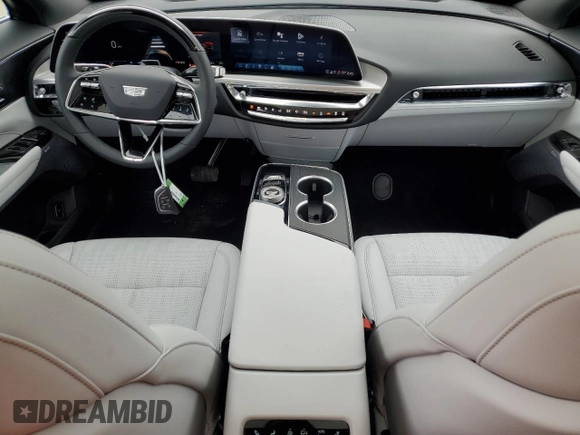 2025 Cadillac LYRIQ Sport z VIN 1GYKPTRL2SZ303874, wystawiony jako Copart lot #55592315 z przebiegiem 447 mil mil oraz Szkody całkowita. Historia ofert i sprzedaży dostępna na DreamBid. Obrazek 8.