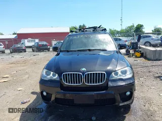 2013 BMW X5 xDrive50i z VIN 5UXZV8C54D0C15421, wystawiony jako IAAI lot #42298535 z przebiegiem 118 890 mil mil oraz . Historia ofert i sprzedaży dostępna na DreamBid. Obrazek 12.