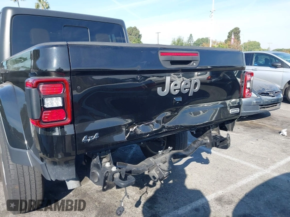 2020 Jeep Gladiator Overland with VIN 1C6HJTFG7LL139980, listed as a IAAI auction lot 40713794 with 33,560 mi miles and . Bid and sale history available at DreamBid. Image 6.