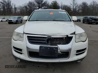 2008 Volkswagen Touareg V6 z VIN WVGBE77L08D043577, wystawiony jako Copart lot #50735775 z przebiegiem Nie podano mil oraz Szkoda całkowita • Salvage title. Historia ofert i sprzedaży dostępna na DreamBid. Obrazek 5.