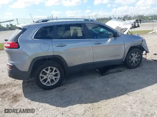 2017 Jeep Cherokee Latitude with VIN 1C4PJLCB3HW542048, listed as a IAAI auction lot 41586270 with 123,111 mi miles. Bid and sale history available at carsss.com. Image 4.