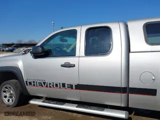 2009 Chevrolet Silverado 1500 LT with VIN 2GCEC29C091117150, listed as a IAAI auction lot 41763081 with 173,604 mi miles. Bid and sale history available at carsss.com. Image 14.