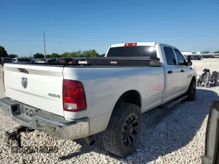 2017 Ram 2500 Tradesman z VIN 3C6UR5HLXHG740401, wystawiony jako Copart lot #53829405 z przebiegiem 171 730 mil mil oraz Szkoda całkowita • Salvage title. Historia ofert i sprzedaży dostępna na DreamBid. Obrazek 3.