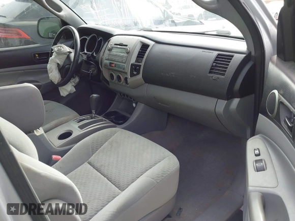 2010 Toyota Tacoma z VIN 5TETX4CN7AZ711543, wystawiony jako IAAI lot #41364581 z przebiegiem 242 820 mil mil oraz . Historia ofert i sprzedaży dostępna na DreamBid. Obrazek 5.