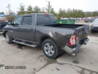 2015 Ram 1500 Big Horn z VIN 1C6RR7LT1FS520269, wystawiony jako IAAI lot #41706251 z przebiegiem 116 309 mil mil oraz . Historia ofert i sprzedaży dostępna na DreamBid. Obrazek 3.