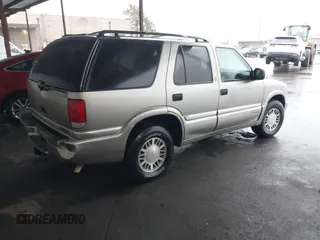 1999 GMC Jimmy SLE with VIN 1GKDT13W7X2529298, listed as a IAAI auction lot 41556249 with 114,750 mi miles. Bid and sale history available at carsss.com. Image 4.