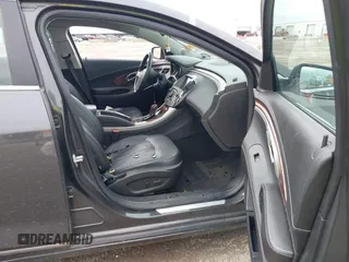 2013 Buick LaCrosse Leather z VIN 1G4GC5E38DF255922, wystawiony jako IAAI lot #41900015 z przebiegiem 103 733 mil mil oraz . Historia ofert i sprzedaży dostępna na DreamBid. Obrazek 5.
