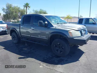 2006 Nissan Titan LE z VIN 1N6AA07BX6N500247, wystawiony jako IAAI lot #42251238 z przebiegiem 212 986 mil mil oraz . Historia ofert i sprzedaży dostępna na DreamBid. Obrazek 1.