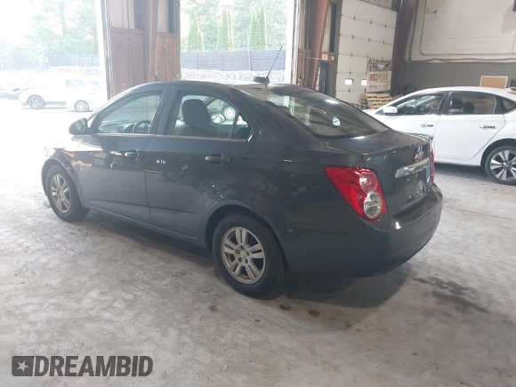 2016 Chevrolet Sonic LT z VIN 1G1JC5SH0G4170981, wystawiony jako IAAI lot #42576425 z przebiegiem 169 102 mil mil oraz . Historia ofert i sprzedaży dostępna na DreamBid. Obrazek 3.