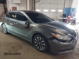 2017 Nissan Altima SV z VIN 1N4AL3AP3HC135983, wystawiony jako IAAI lot #42185172 z przebiegiem 55 834 mil mil oraz . Historia ofert i sprzedaży dostępna na DreamBid. Obrazek 1.
