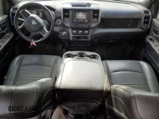 2023 Ram 2500 Tradesman z VIN 3C6UR5HJ6PG500730, wystawiony jako Copart lot #57287255 z przebiegiem 124 467 mil mil oraz Szkoda całkowita • Salvage title. Historia ofert i sprzedaży dostępna na DreamBid. Obrazek 8.