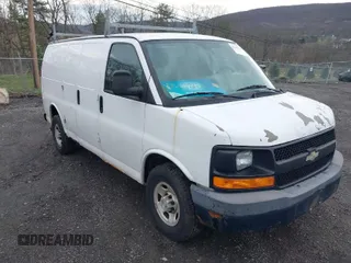 2009 Chevrolet Express Cargo Van with VIN 1GCGG25C091131655, listed as a IAAI auction lot 41967536 with 199,488 mi miles. Bid and sale history available at carsss.com. Image 1.