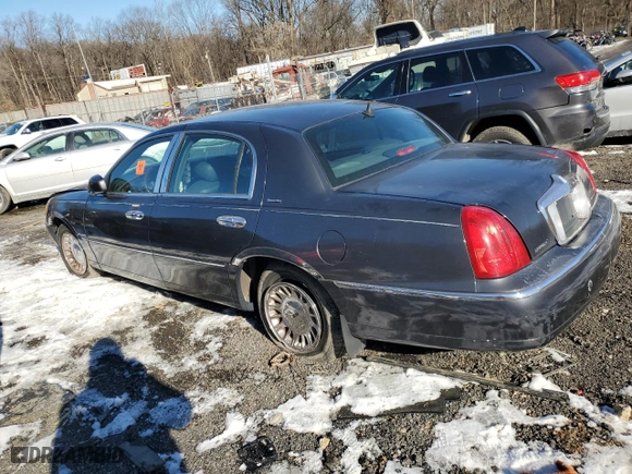 2002 Lincoln Town Car Sig. with VIN 1LNHM82W82Y611885, listed as a Copart auction lot 88363625 with 112,330 mi miles and Salvage Title. Bid and sale history available at carsss.com. Image 2.