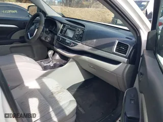 2015 Toyota Highlander LE with VIN 5TDBKRFHXFS172501, listed as a IAAI auction lot 41591131 with 108,000 mi miles. Bid and sale history available at carsss.com. Image 5.