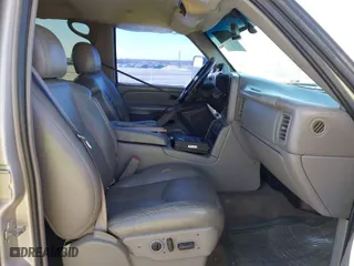 2006 Chevrolet Silverado 2500HD Work Truck with VIN 1GCHK23276F123628, listed as a IAAI auction lot 41617802 with 298,822 mi miles. Bid and sale history available at carsss.com. Image 5.