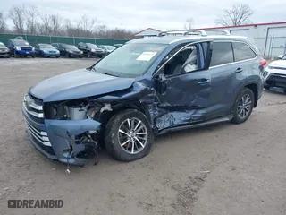 2019 Toyota Highlander SE with VIN 5TDJZRFH7KS952229, listed as a IAAI auction lot 41724179 with 107,315 mi miles. Bid and sale history available at carsss.com. Image 2.