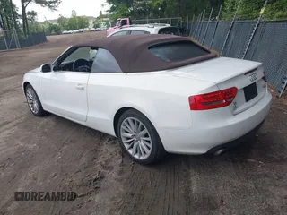 2011 Audi A5 Premium Plus z VIN WAULFAFH2BN020509, wystawiony jako IAAI lot #42381177 z przebiegiem 132 106 mil mil oraz . Historia ofert i sprzedaży dostępna na DreamBid. Obrazek 3.