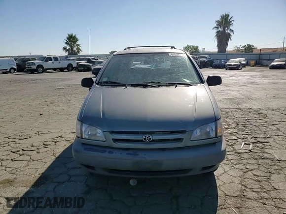2000 Toyota Sienna CE with VIN 4T3ZF19C9YU222343, listed as a Copart auction lot 69520224 with 524,710 mi miles and Salvage Title. Bid and sale history available at carsss.com. Image 12.