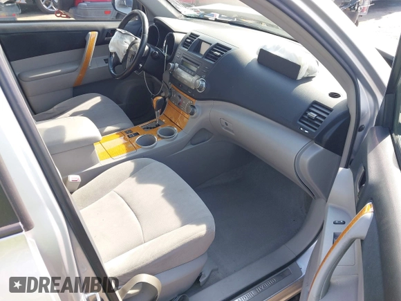 2008 Toyota Highlander Hybrid with VIN JTEEW41AX82008556, listed as a IAAI auction lot 41409295 with 201,687 mi miles. Bid and sale history available at carsss.com. Image 5.