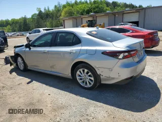 2024 Toyota Camry LE z VIN 4T1C11AK8RU261202, wystawiony jako Copart lot #53353235 z przebiegiem 22 487 mil mil oraz Szkoda całkowita • Salvage title. Historia ofert i sprzedaży dostępna na DreamBid. Obrazek 2.
