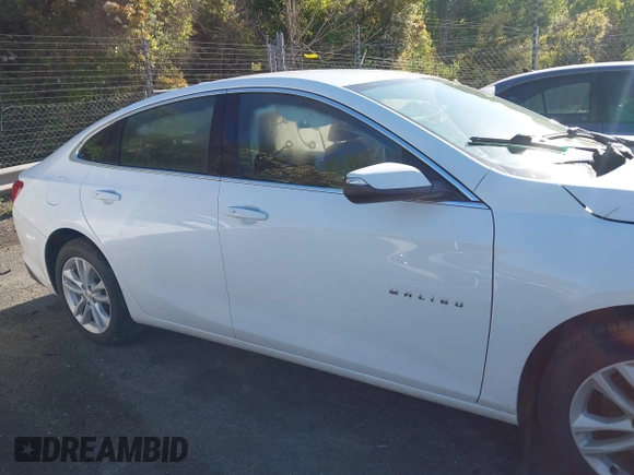 2018 Chevrolet Malibu LT z VIN 1G1ZD5ST1JF215880, wystawiony jako IAAI lot #42025365 z przebiegiem 100 587 mil mil oraz . Historia ofert i sprzedaży dostępna na DreamBid. Obrazek 13.