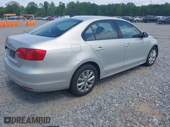2011 Volkswagen Jetta Sedan SE w/Convenience & Sunroof PZEV with VIN 3VWDZ7AJ9BM360775, listed as a IAAI auction lot 42134100 with 183,012 mi miles. Bid and sale history available at carsss.com. Image 4.