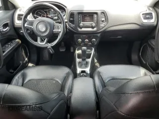 2018 Jeep Compass Latitude z VIN 3C4NJCBB8JT461048, wystawiony jako Copart lot #65475345 z przebiegiem 82 384 mil mil oraz Czysty tytuł • Clean title. Historia ofert i sprzedaży dostępna na DreamBid. Obrazek 8.