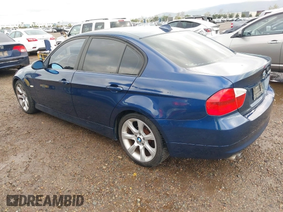 2006 BMW 3 Series 325xi with VIN WBAVD13526KV02817, listed as a IAAI auction lot 41772852 with 160,884 mi miles. Bid and sale history available at carsss.com. Image 3.