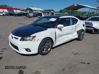 2011 Scion tC z VIN JTKJF5C73B3013201, wystawiony jako IAAI lot #42137431 z przebiegiem 157 352 mil mil oraz . Historia ofert i sprzedaży dostępna na DreamBid. Obrazek 2.