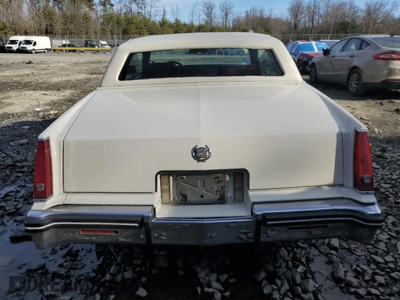 1985 Cadillac Eldorado z VIN 1G6EL5787FE663828, wystawiony jako Copart lot #47460755 z przebiegiem 91 853 mil mil oraz Tytuł czysty. Historia ofert i sprzedaży dostępna na DreamBid. Obrazek 6.